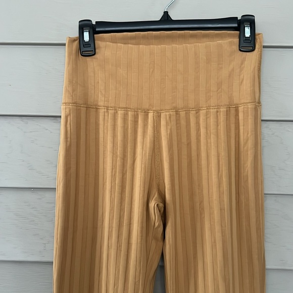 OFFLINE by Aerie ribbed flared pants size M - Picture 2 of 4